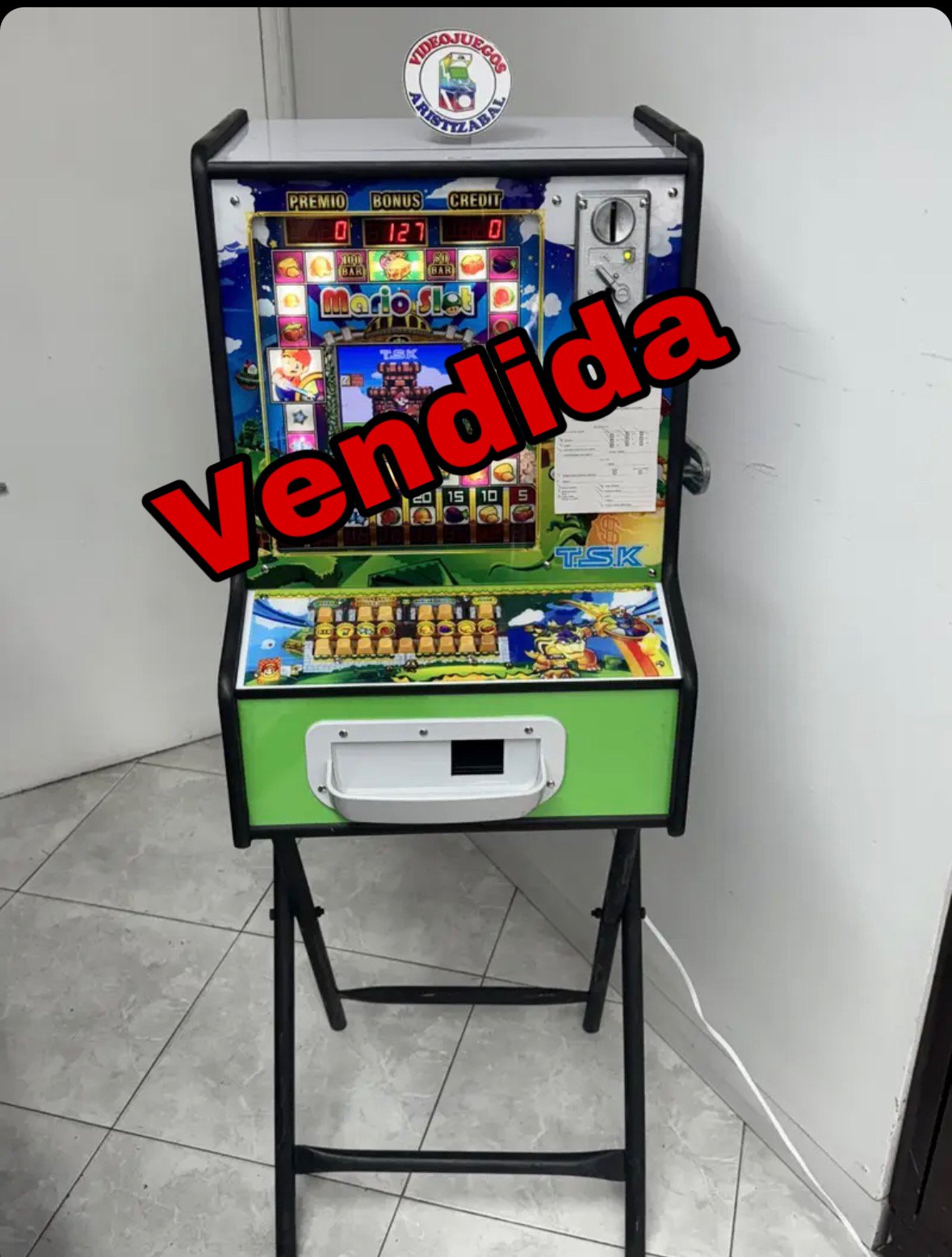 Foto 6-16-2026, 4 55 00 pm Máquina Mario Acrílica – Versión Original Medio Mueble - Imagen 1